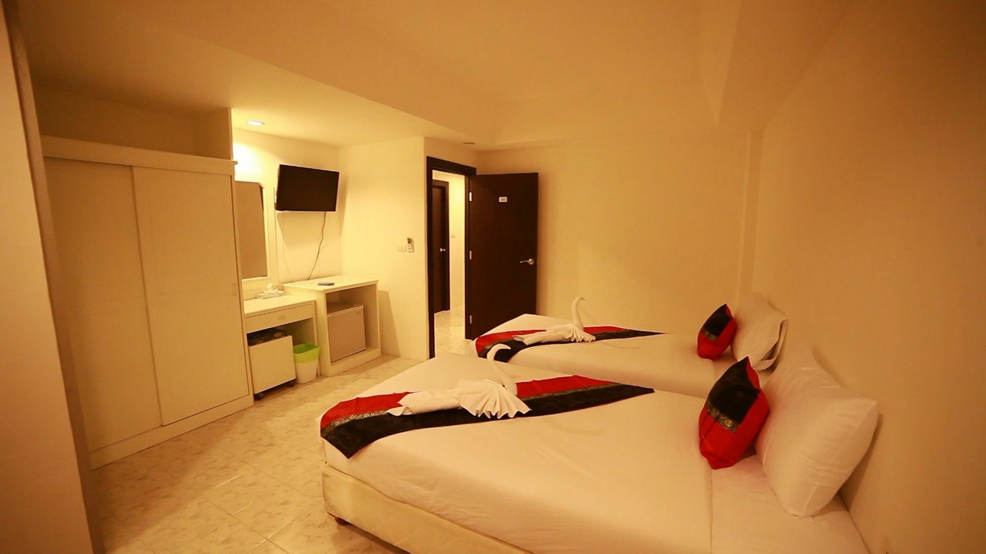 Rayaan Oriental Guest House & Restaurant Patong Exterior photo