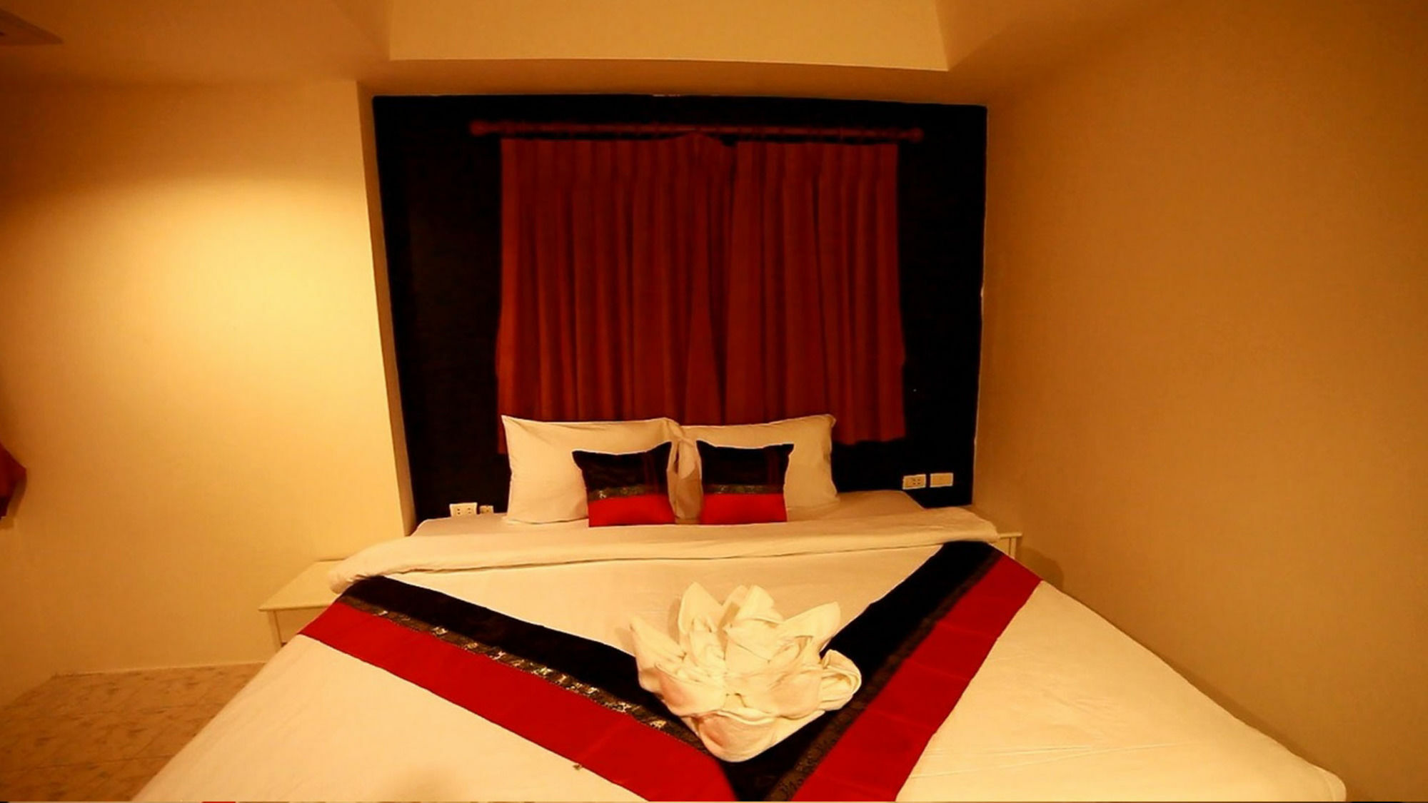 Rayaan Oriental Guest House & Restaurant Patong Exterior photo